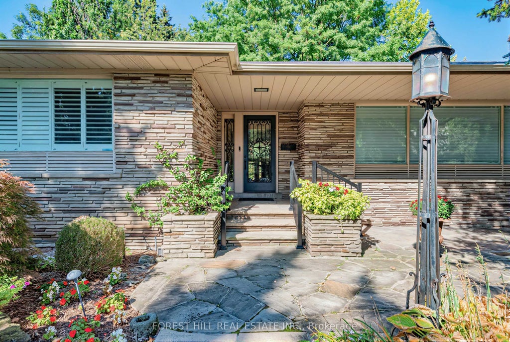 Photo of 4 Abrams Place, Toronto, ON M2L 1W8 (MLS # C13876718)