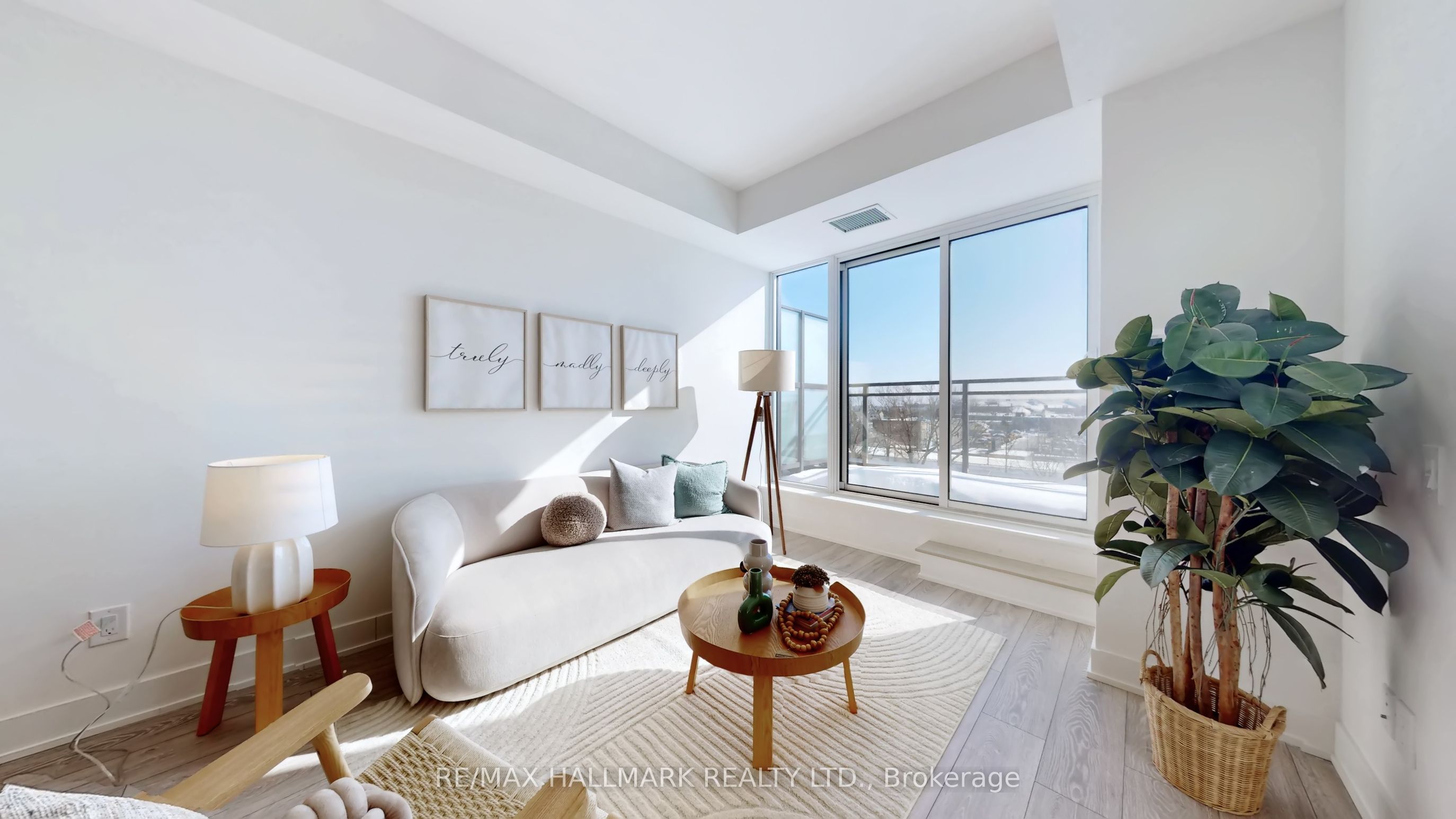 1285 Queen Street E 512