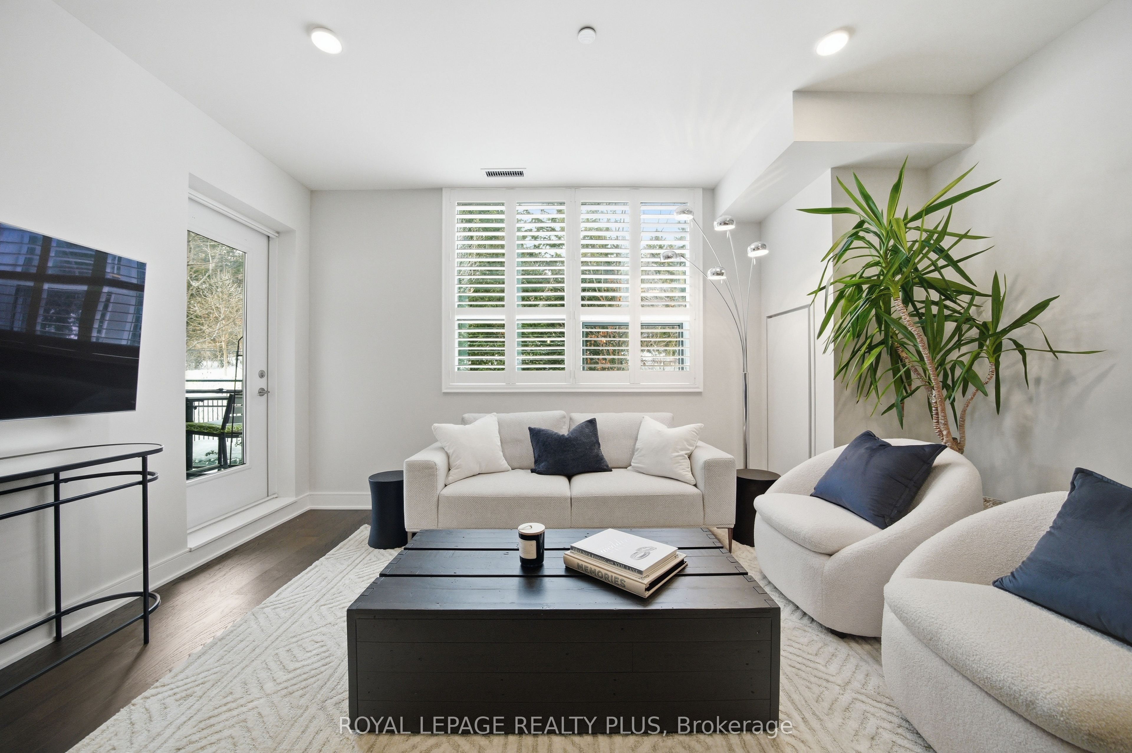 1575 Lakeshore Road W 117