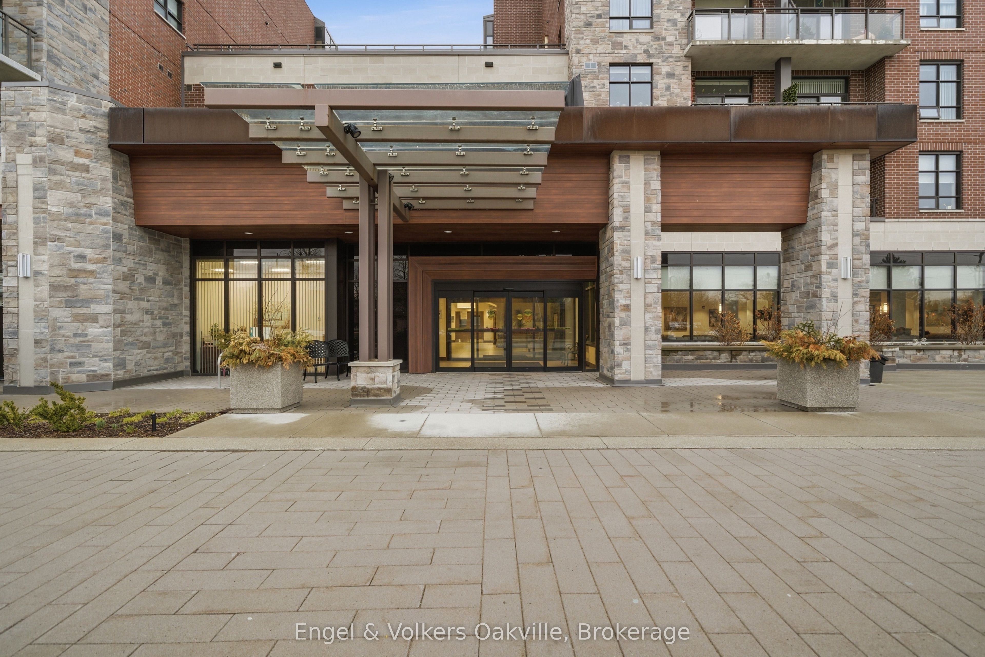 3290 New Street 101