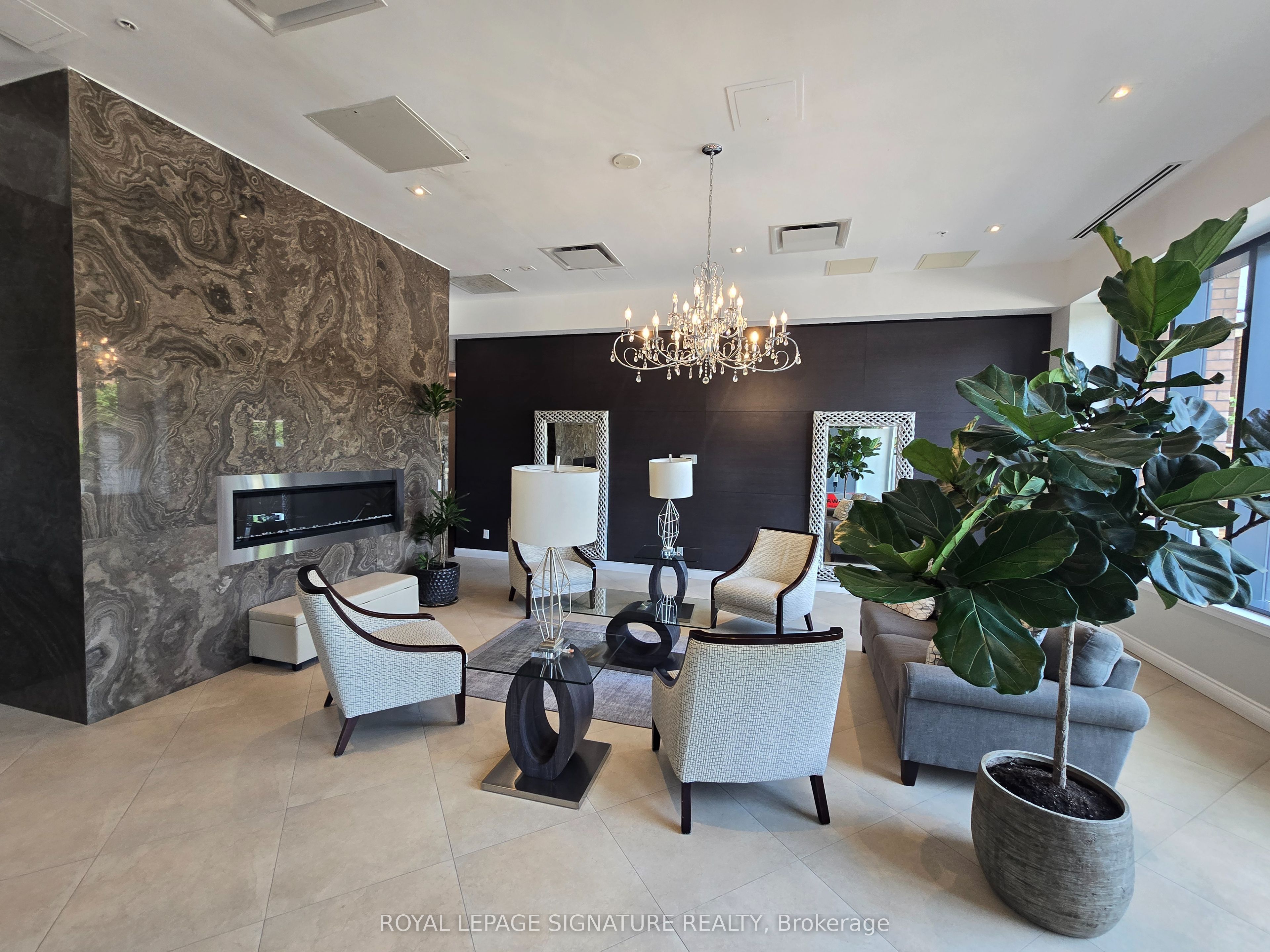 11611 Yonge Street 610