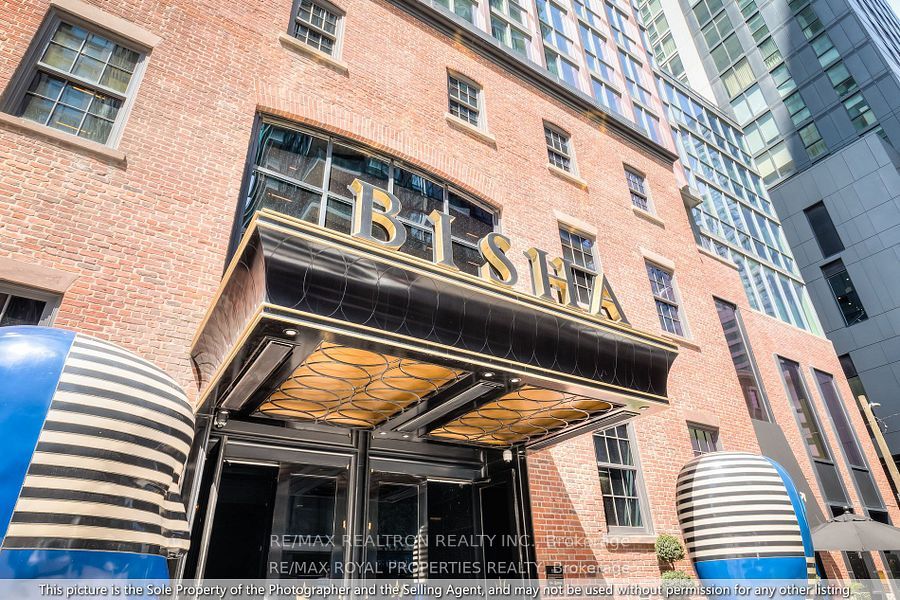 88 Blue Jays Way 3507