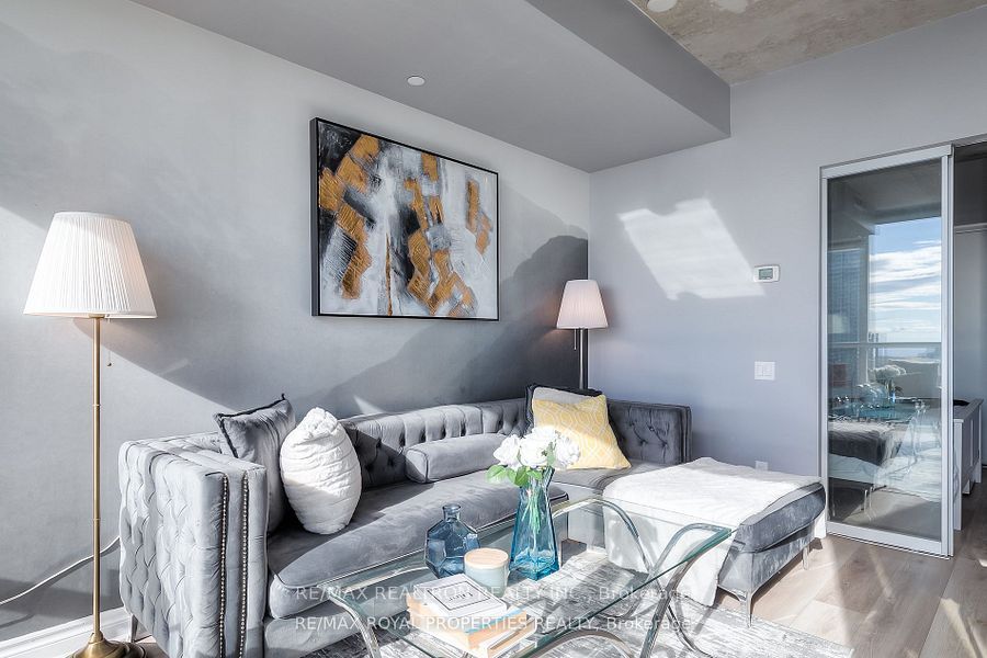 88 Blue Jays Way 3507