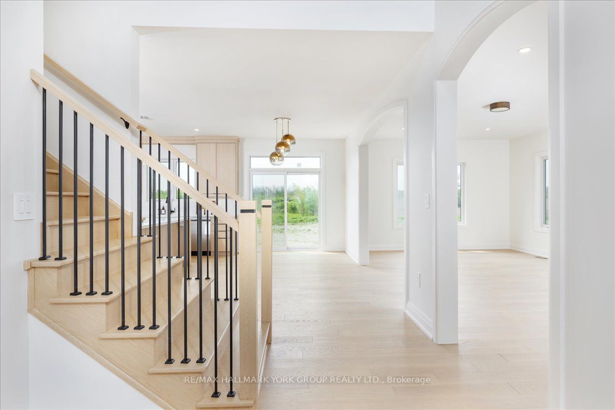 147 Lake Drive E