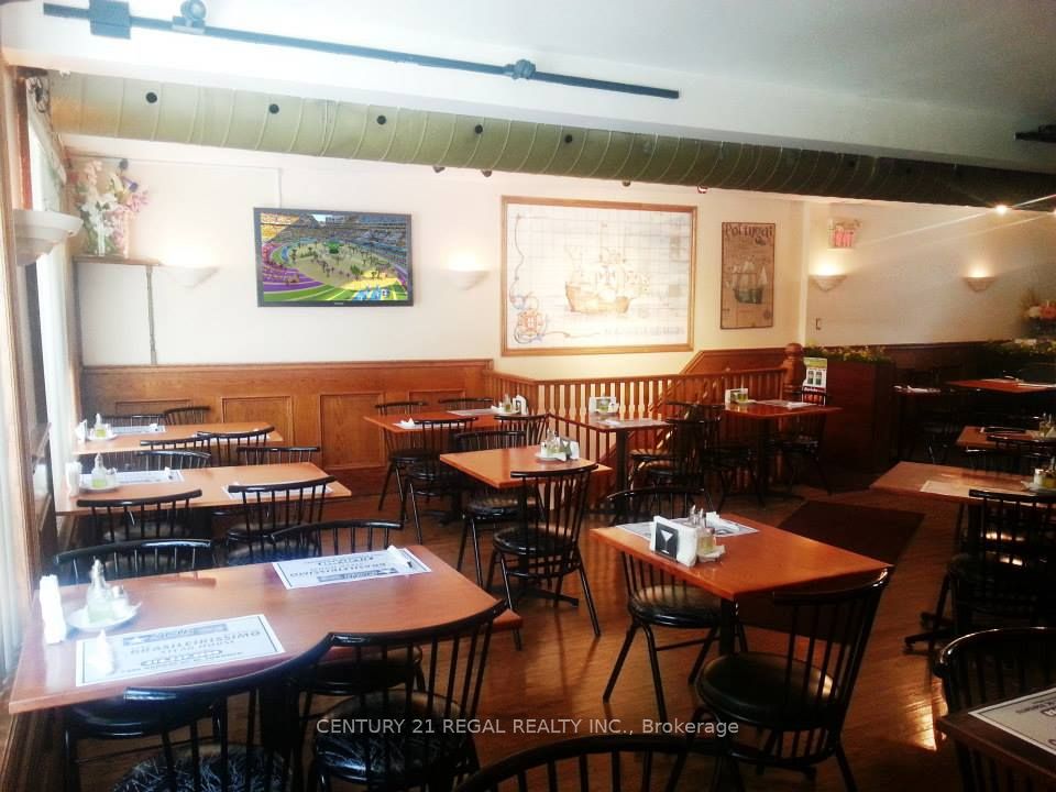 1209 Dundas Street W