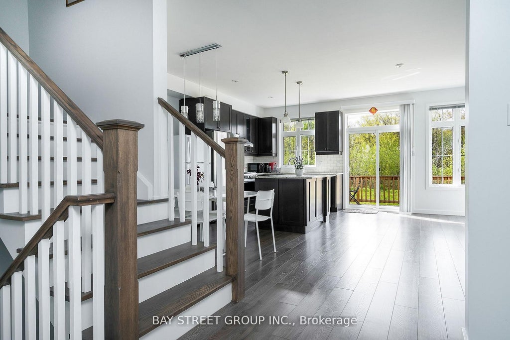 Photo of 142 yellow birch Crescent, Blue Mountains, ON L9Y 0R4 (MLS # X13752594)
