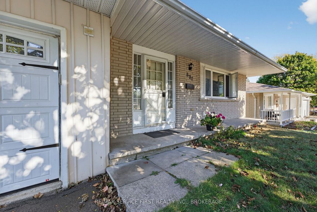 Photo of 690 Fleet Street, Kingston, ON K7M 5A5 (MLS # X12451546)