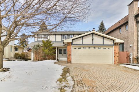 10 Liebeck Crescent Markham ON L3R 1Y5