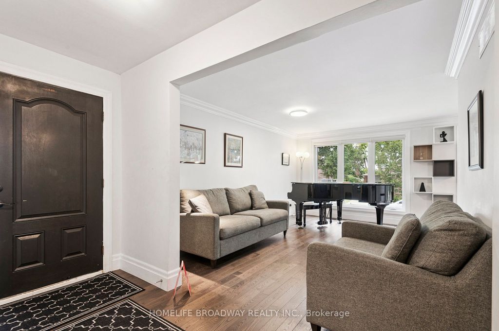 Photo of 17 Jill Crescent, Toronto, ON M9B 6B2 (MLS # W12426826)