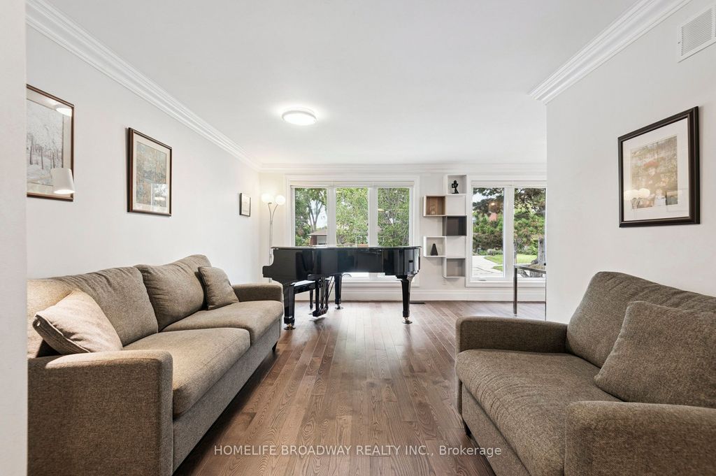 Photo of 17 Jill Crescent, Toronto, ON M9B 6B2 (MLS # W12426826)