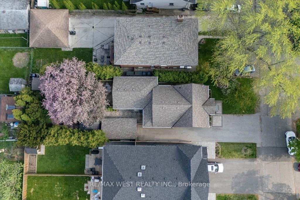 Photo of 35 Gort Avenue, Toronto, ON M8W 3Y7 (MLS # W13587124)