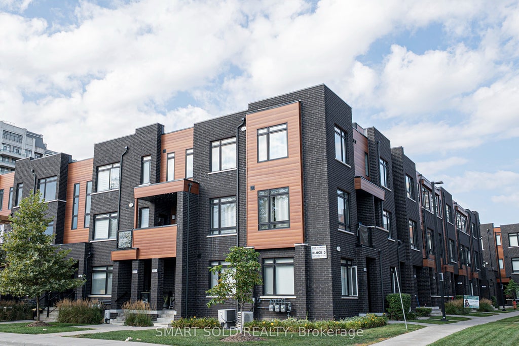 Photo of 370D Red Maple Road #105, Richmond Hill, ON L4C 5T4 (MLS # N13725694)