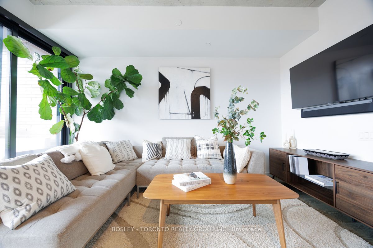 383 Sorauren Avenue 308