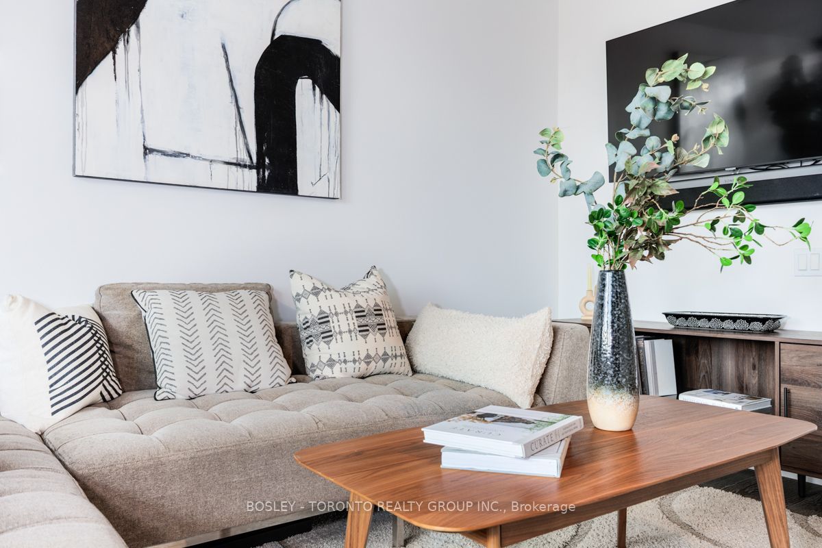 383 Sorauren Avenue 308