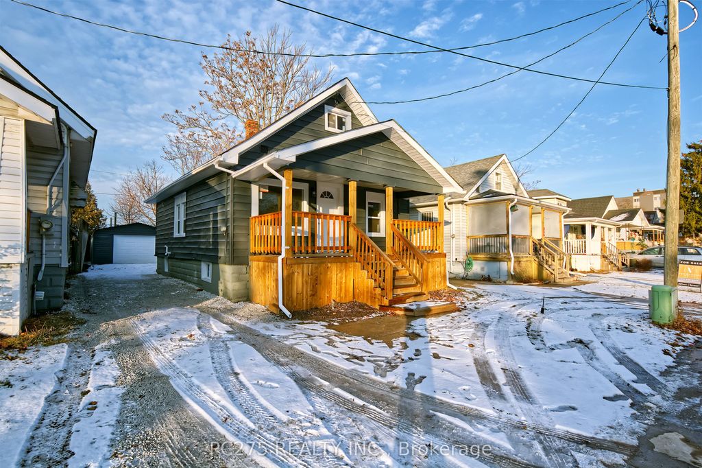 Photo of 354 Exmouth Street, Sarnia, ON N7T 5N6 (MLS # X12867934)