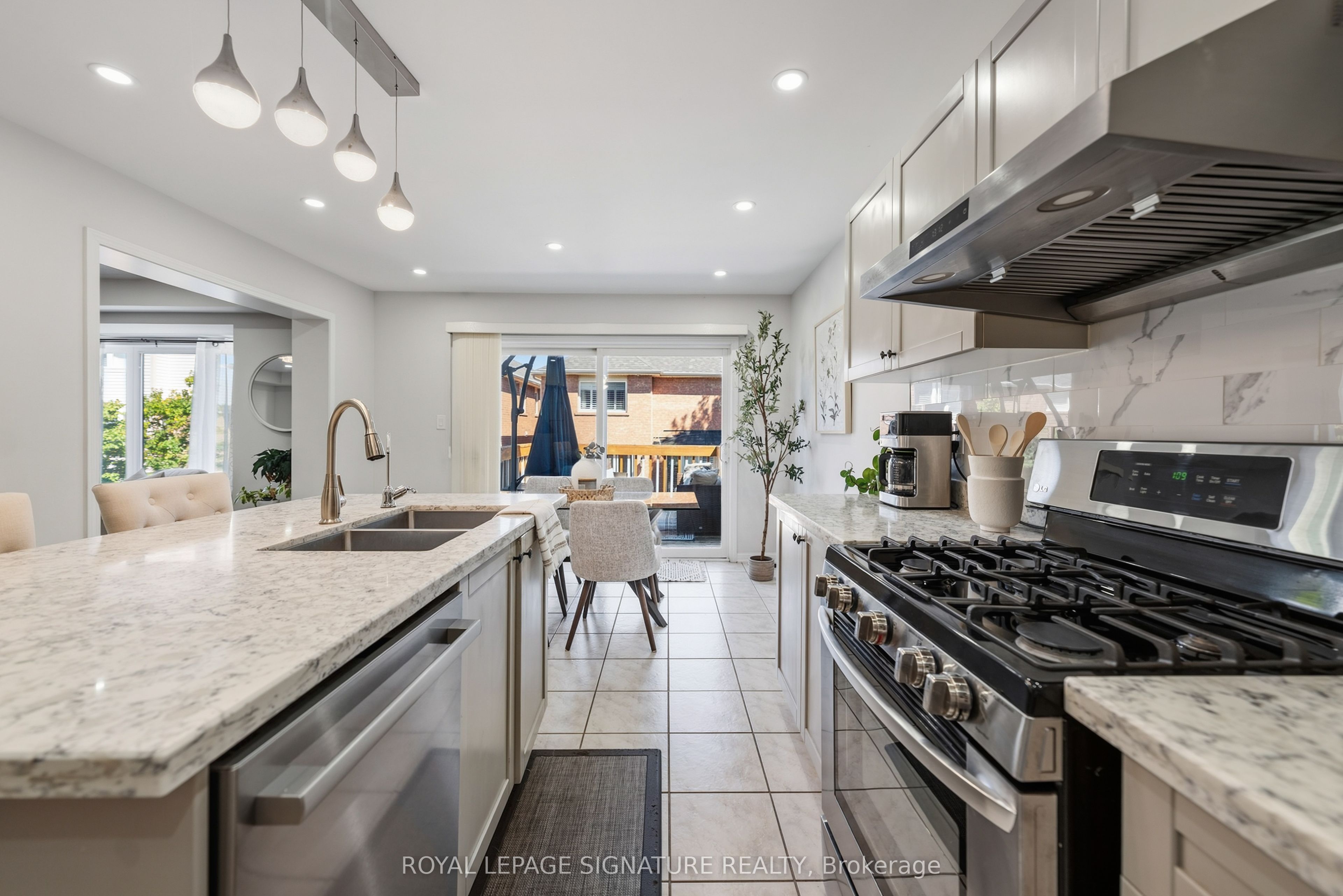 3195 Munson Crescent