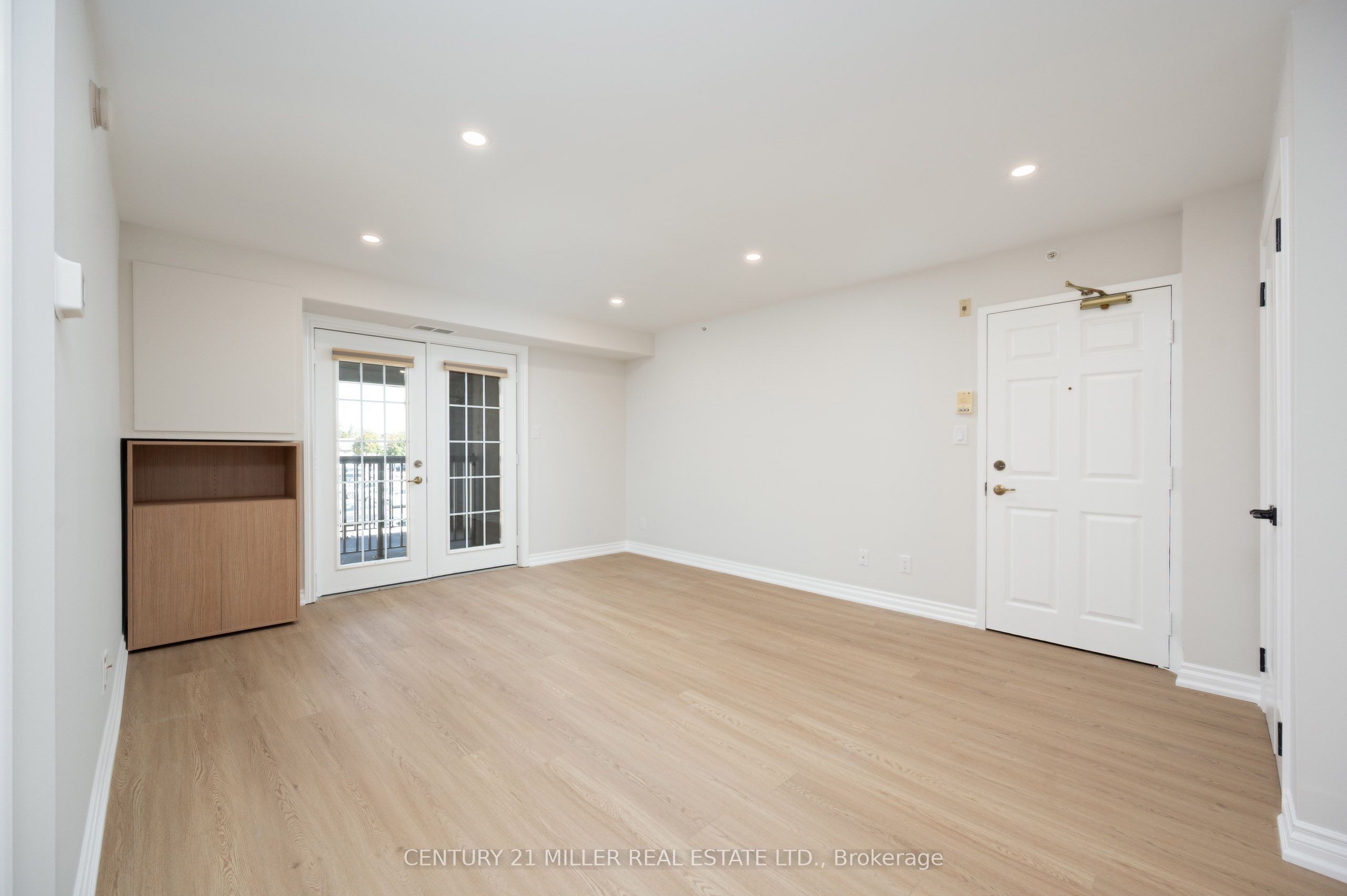 1451 Walkers Line 206