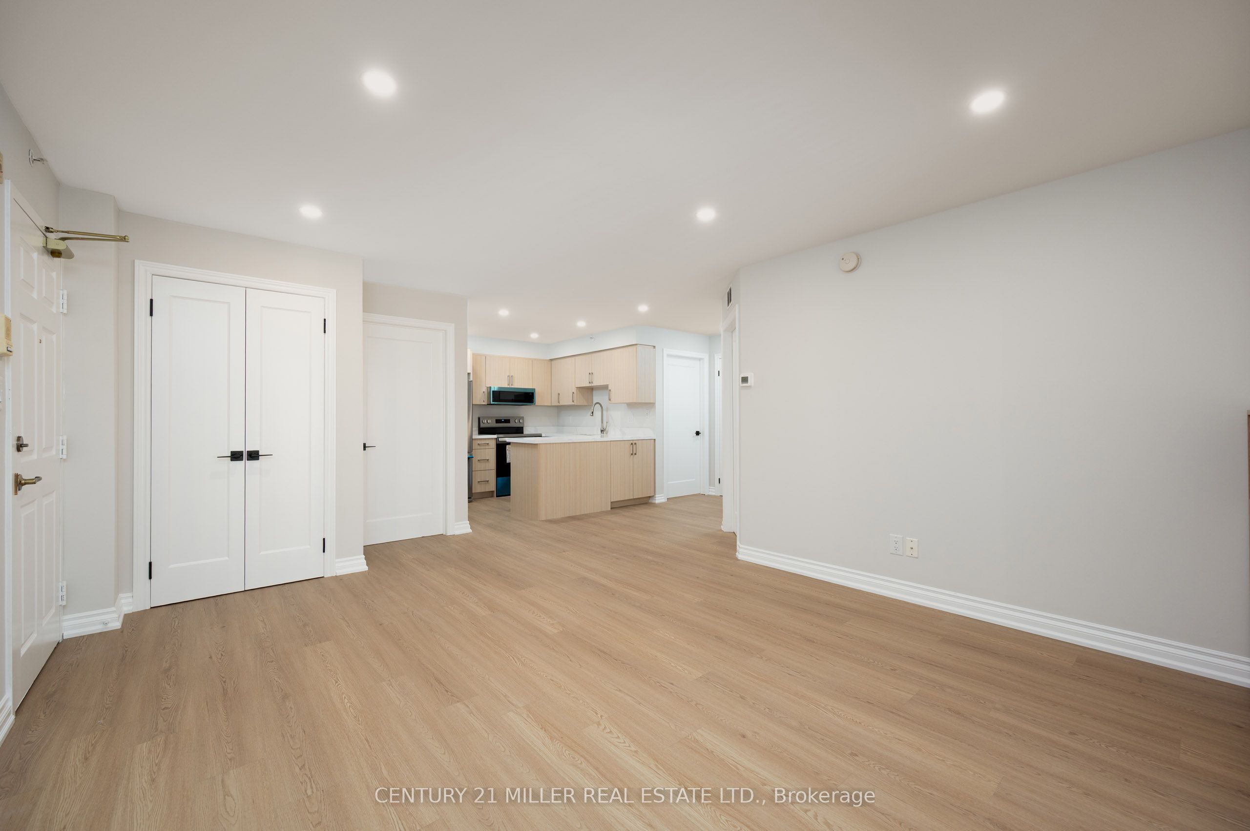 1451 Walkers Line 206