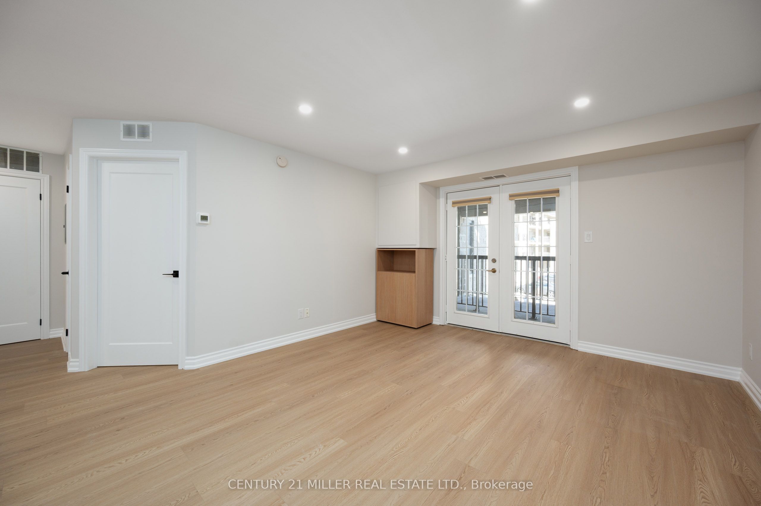 1451 Walkers Line 206
