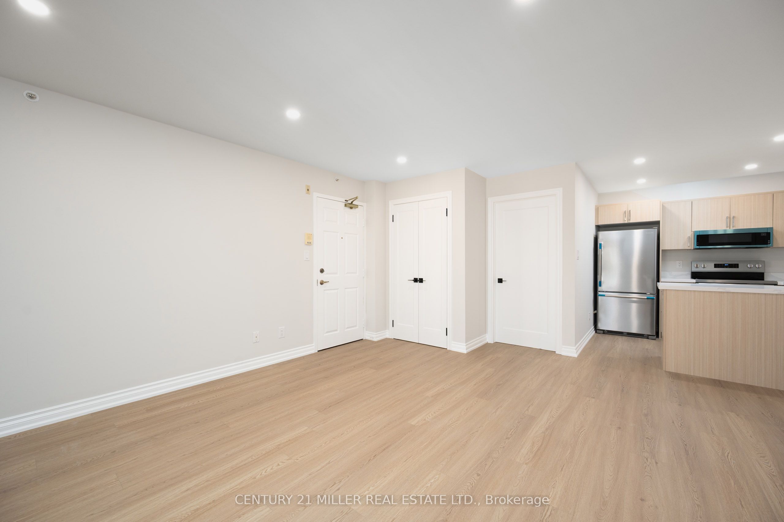 1451 Walkers Line 206