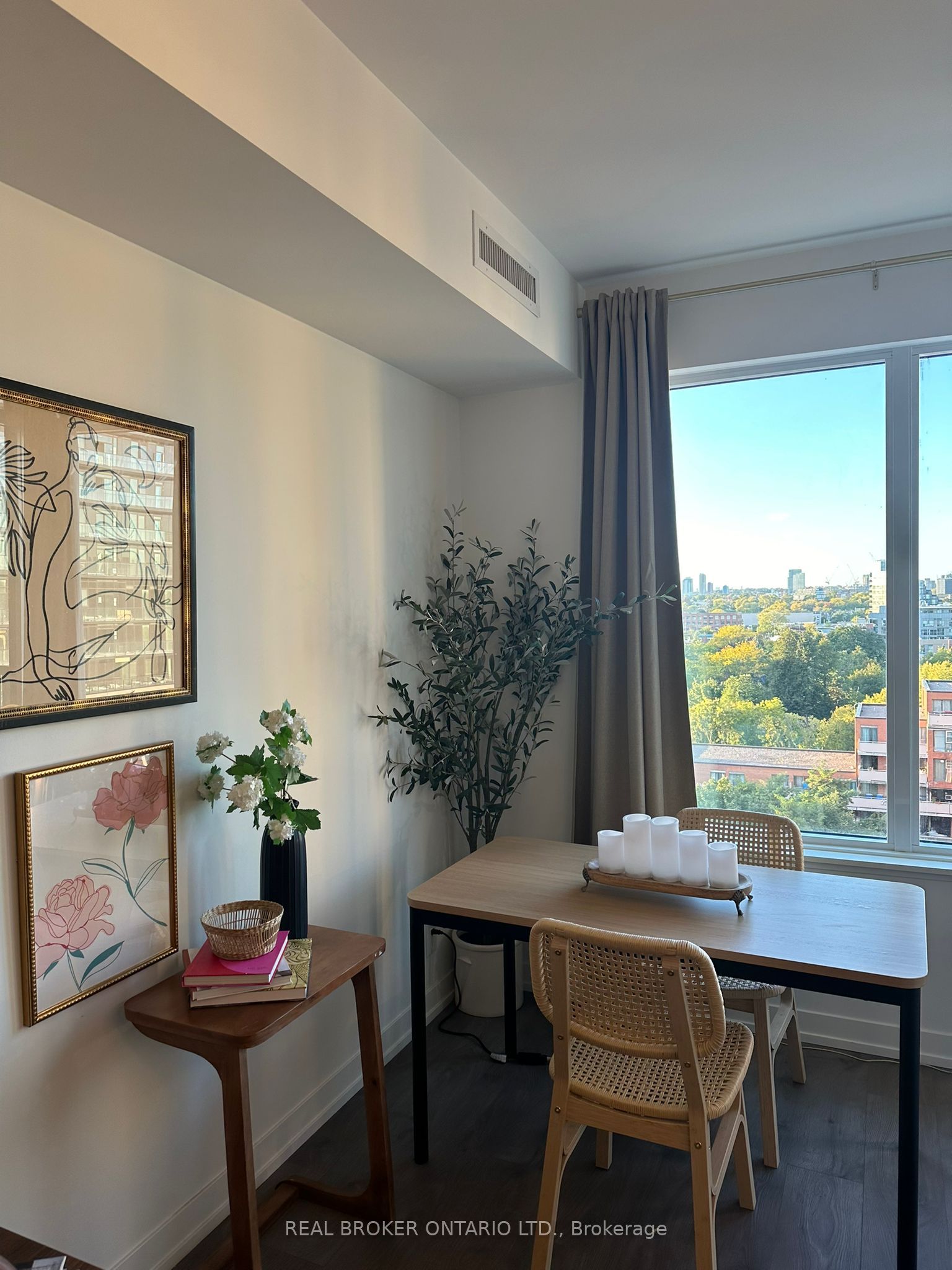 270 Dufferin Street 820