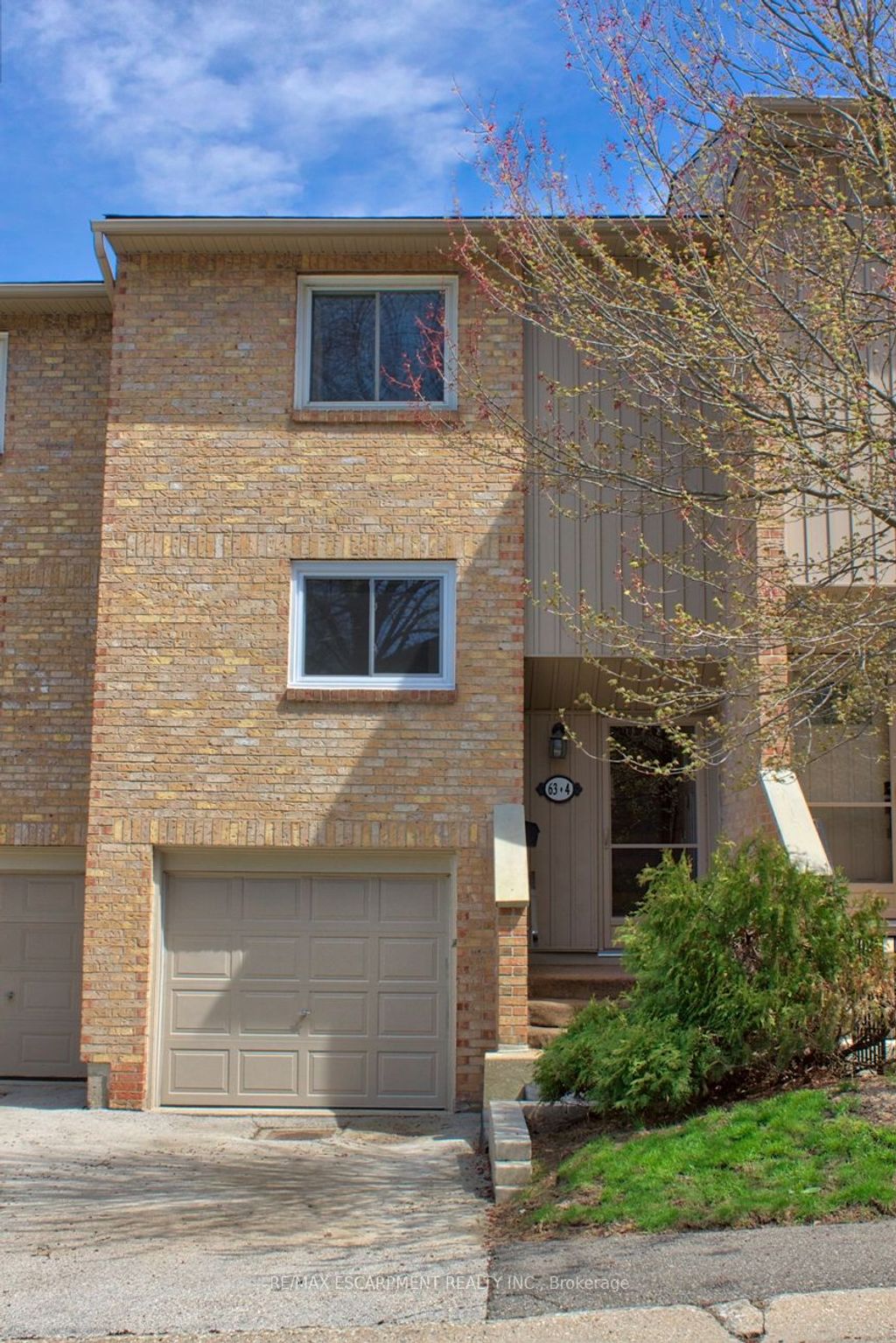 Photo of 63 Fonthill Road #4, Hamilton, ON L9C 6T1 (MLS # X13093732)