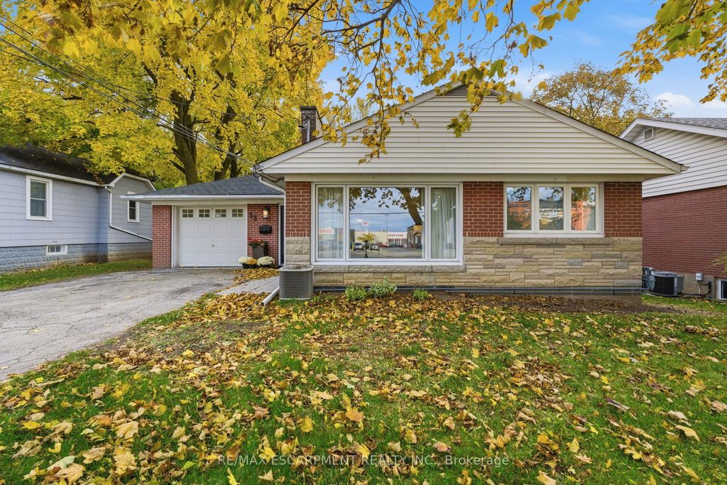 Photo of 53 Livingston Avenue, Grimsby, ON L3M 1L3 (MLS # X12710678)