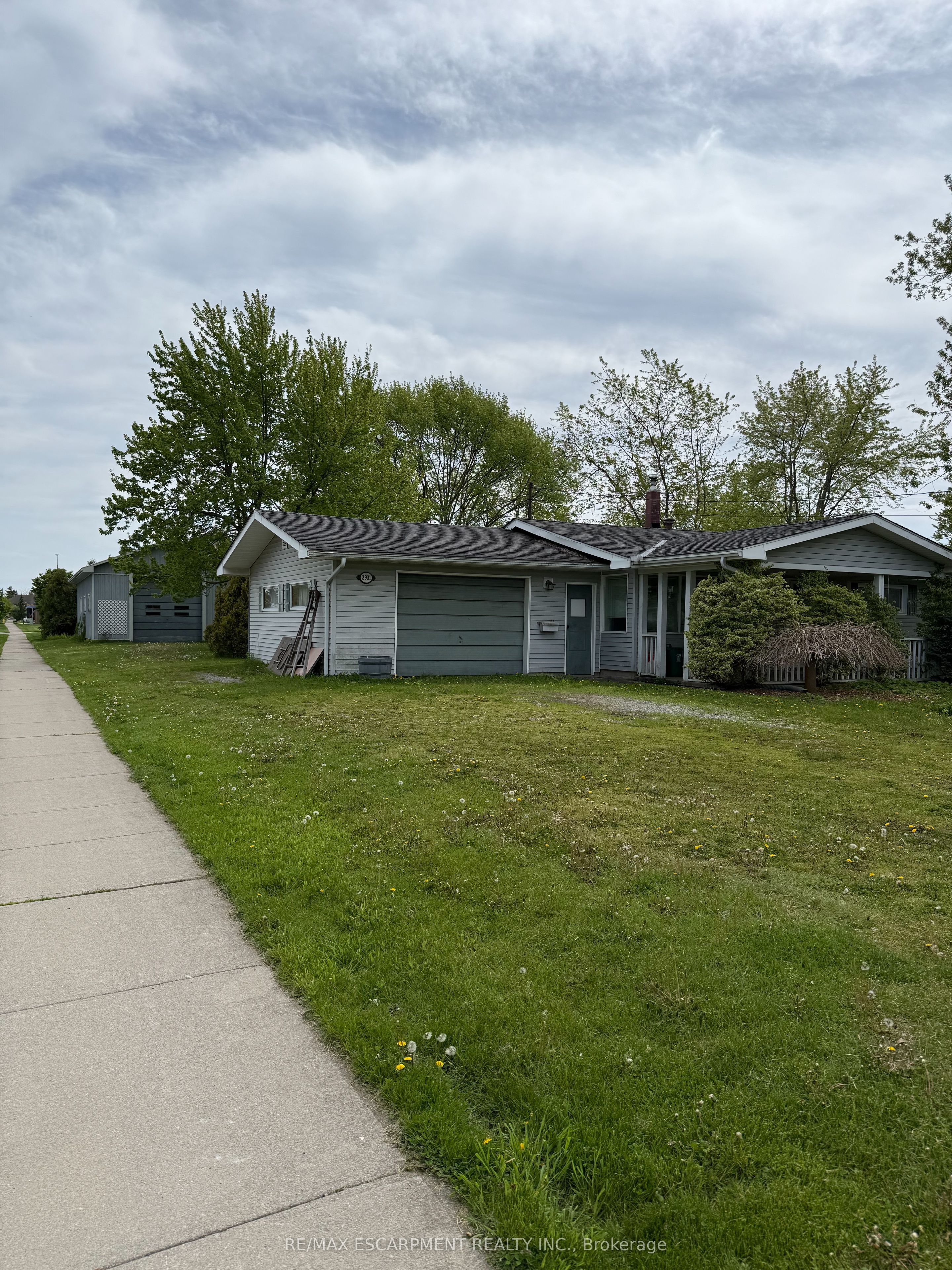 3931 Main Street W