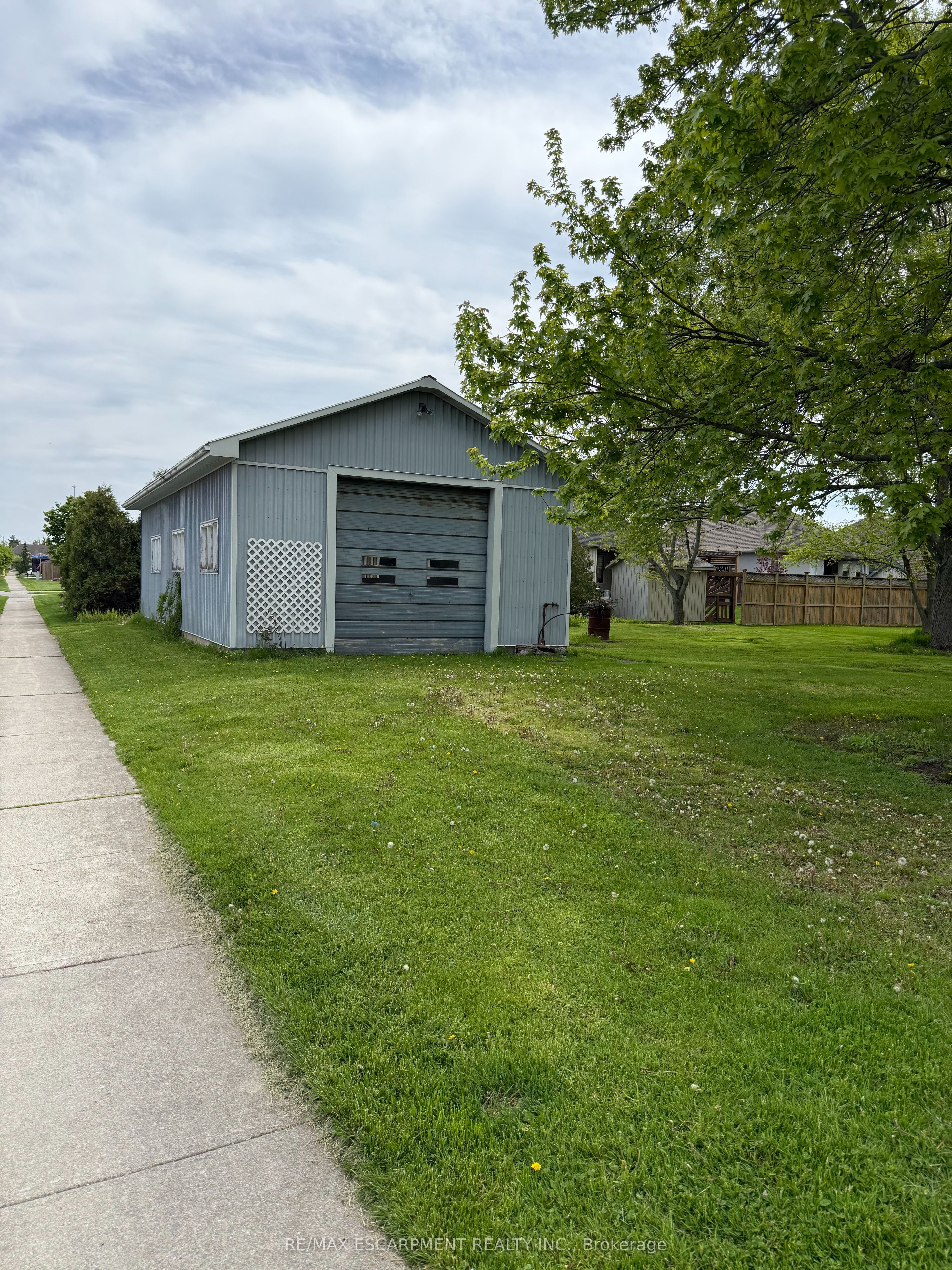 3931 Main Street W