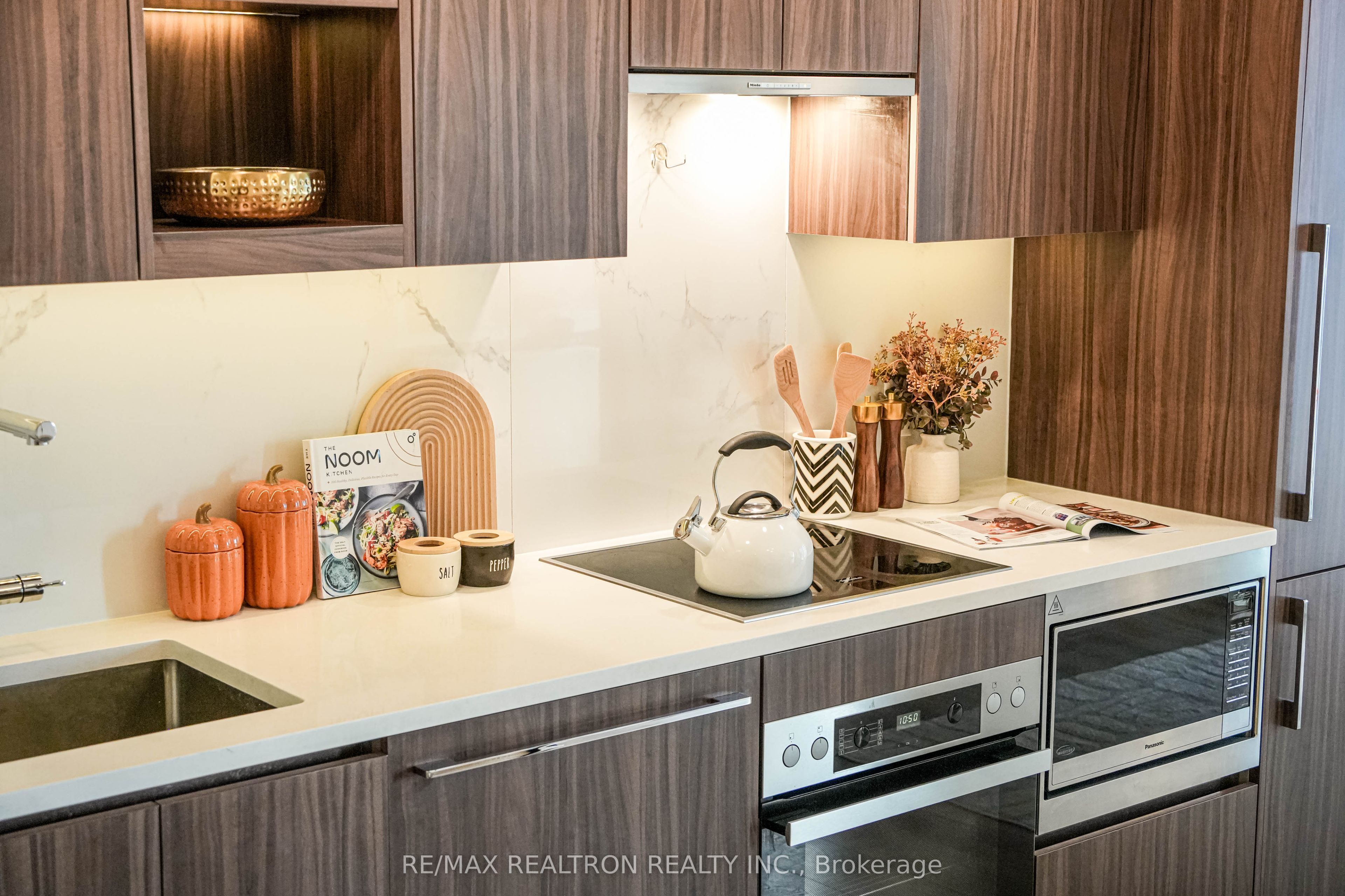 25 McMahon Drive 1101