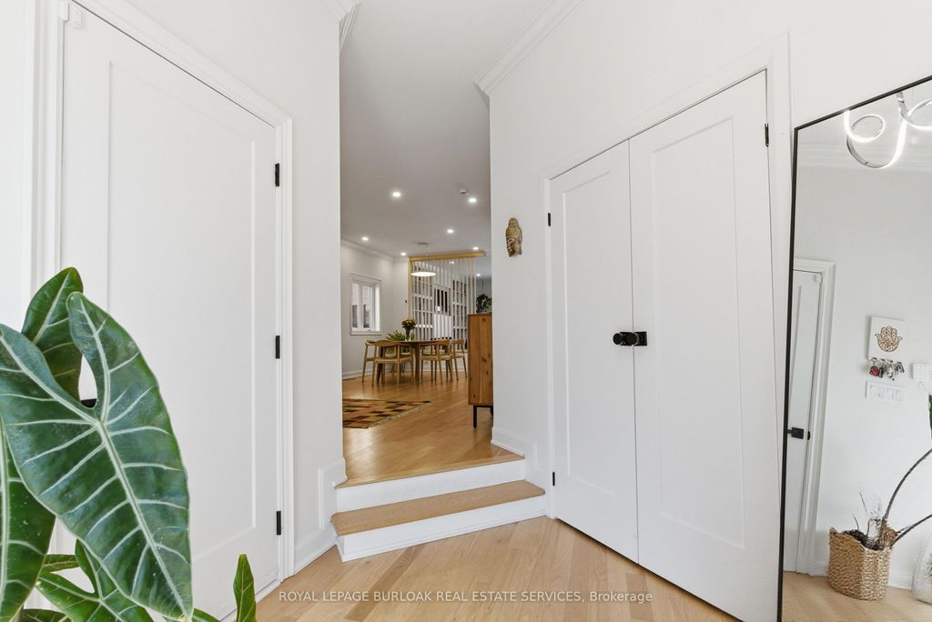 Photo of 2289 OWLRIDGE Drive, Oakville, ON L6M 3S9 (MLS # W13154860)