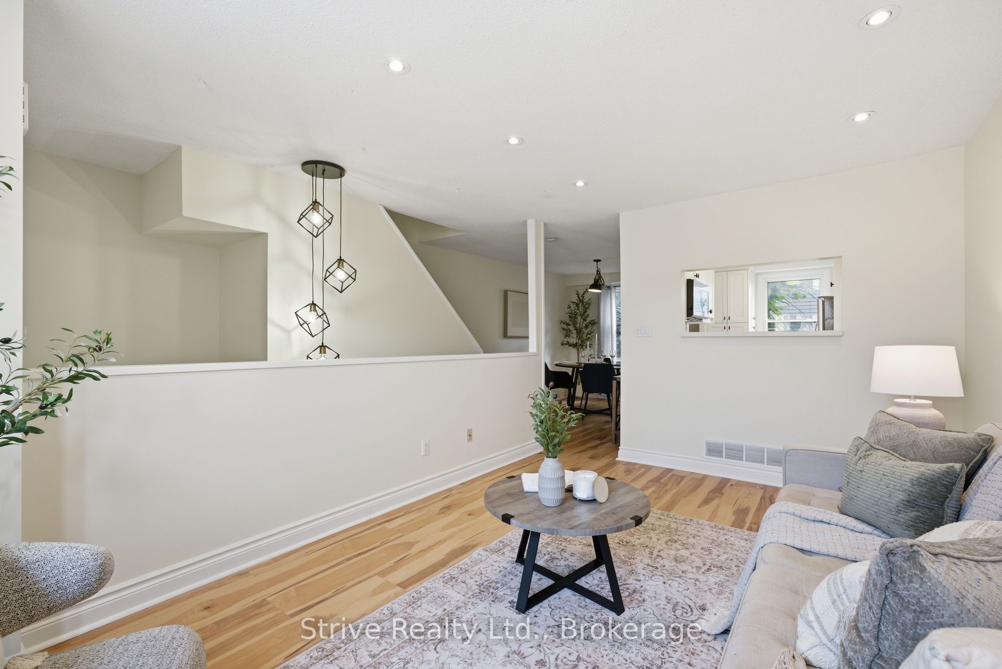 1718 John Street 33