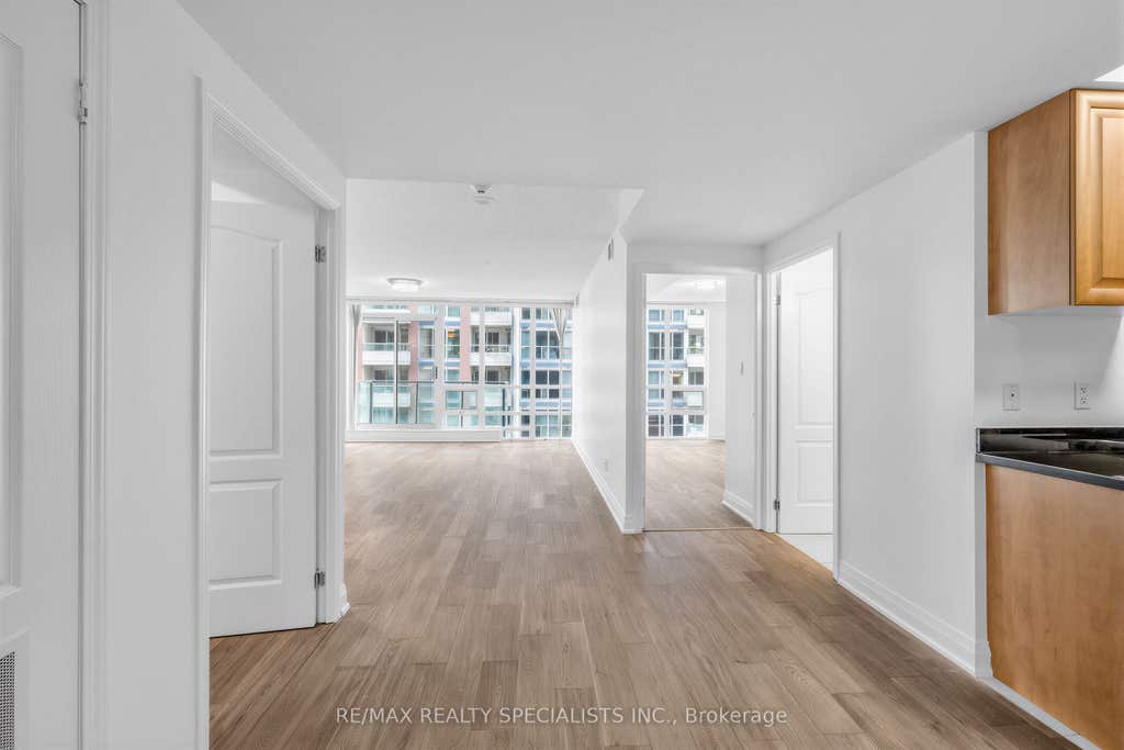 Photo of 263 Wellington Street W #503, Toronto, ON M5V 3E6 (MLS # C13693270)