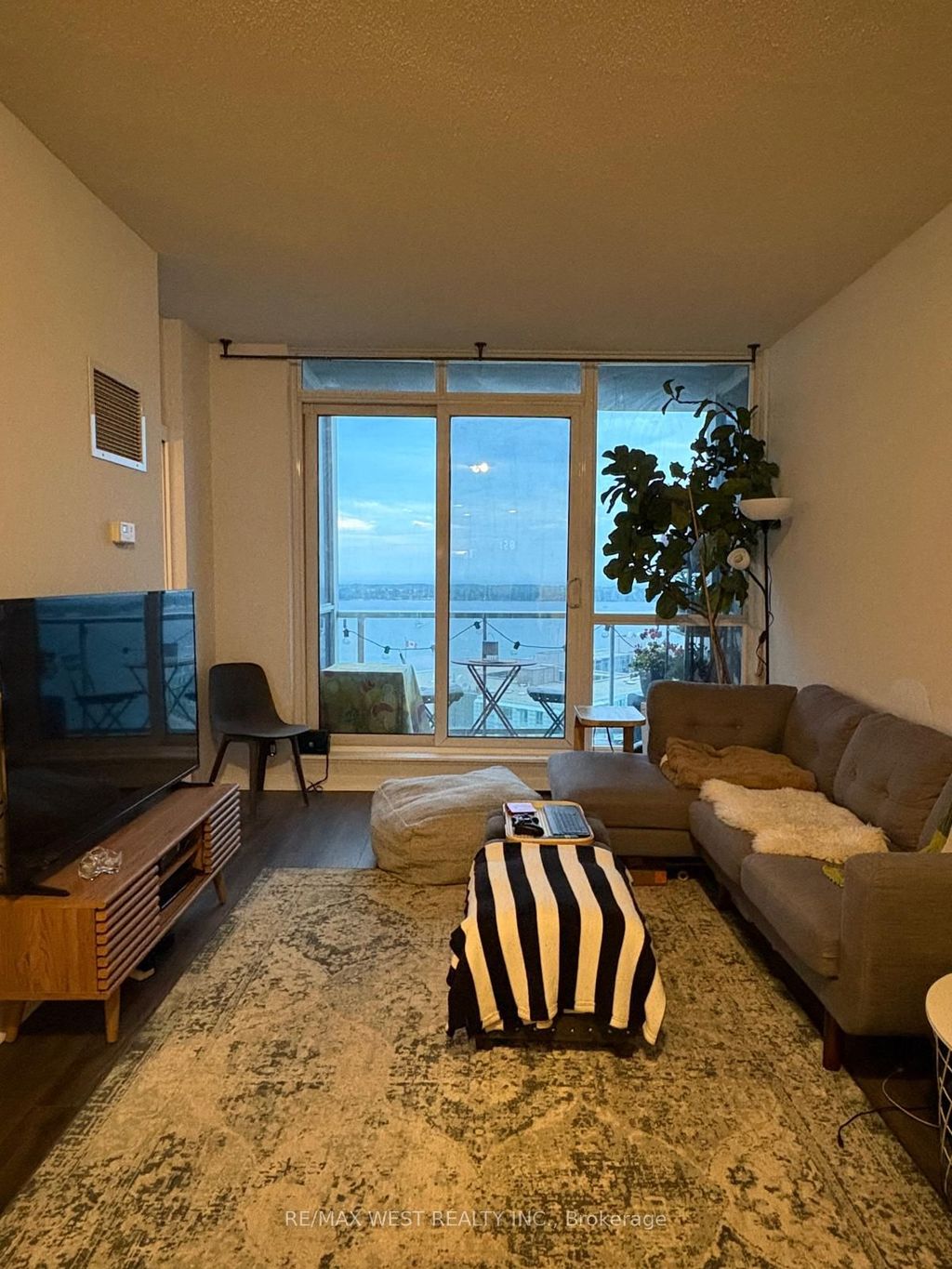 Photo of 218 Queens Quay W #2204, Toronto, ON M5J 2Y6 (MLS # C12445484)