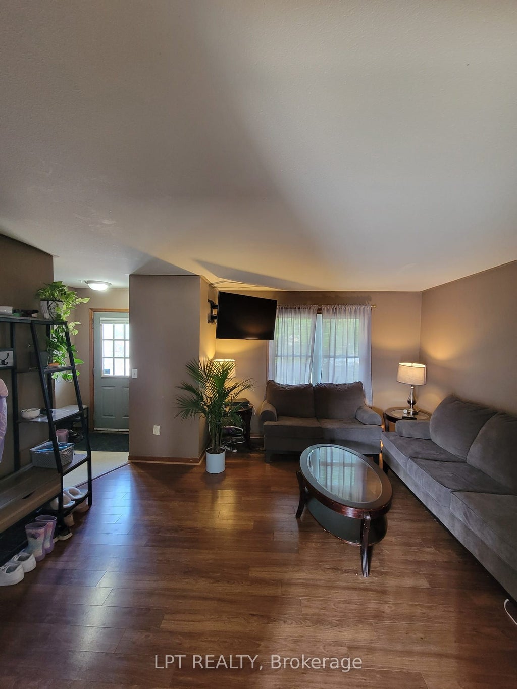 Photo of 57 Poplar Crescent, Welland, ON L3C 6W2 (MLS # X13470304)