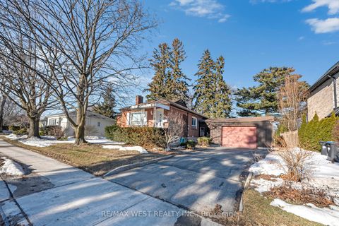 1607 Kenmuir Avenue Mississauga ON L5G 4B6