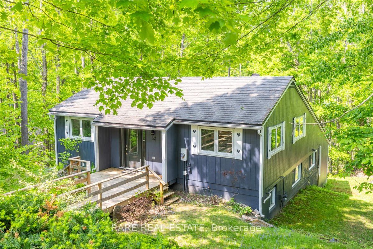 Photo 1 of 21 — 32 Oneida Avenue, Oro-Medonte, ON L0K 1E0