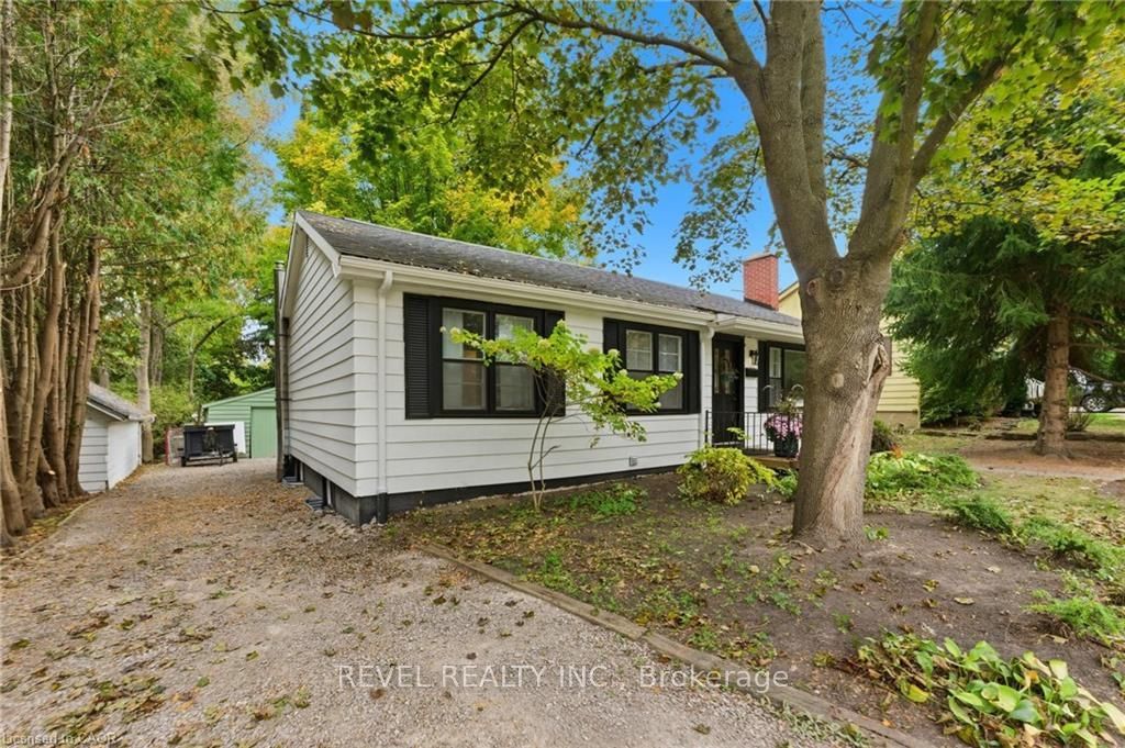 Photo of 31 Academy Street, Hamilton, ON L9G 2X8 (MLS # X12475983)