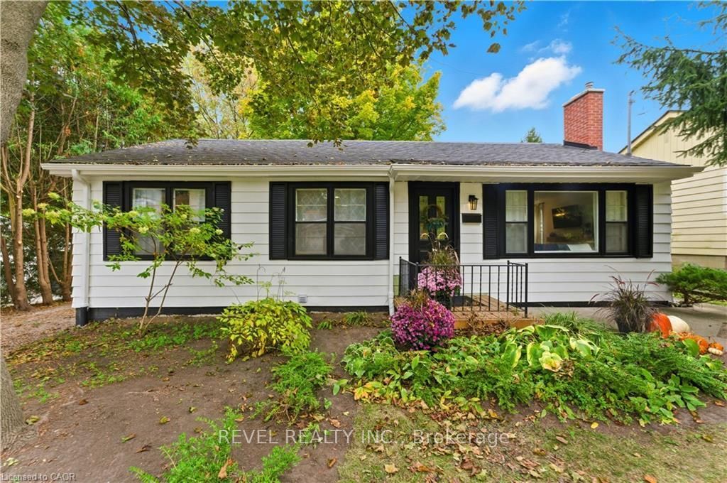 Photo of 31 Academy Street, Hamilton, ON L9G 2X8 (MLS # X12475983)