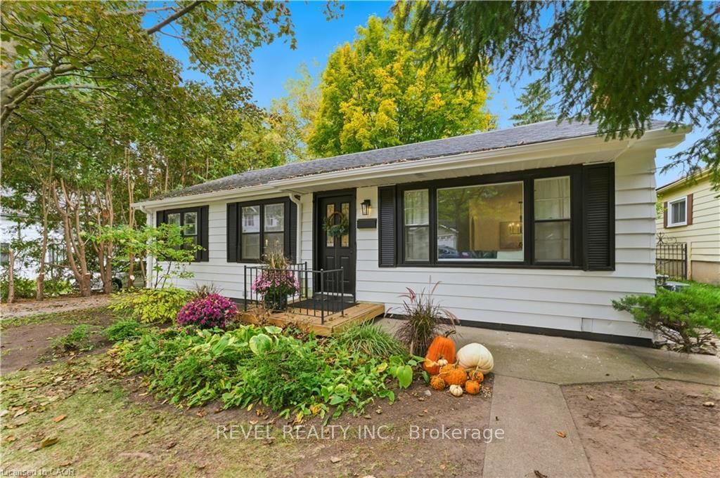 Photo of 31 Academy Street, Hamilton, ON L9G 2X8 (MLS # X12475983)