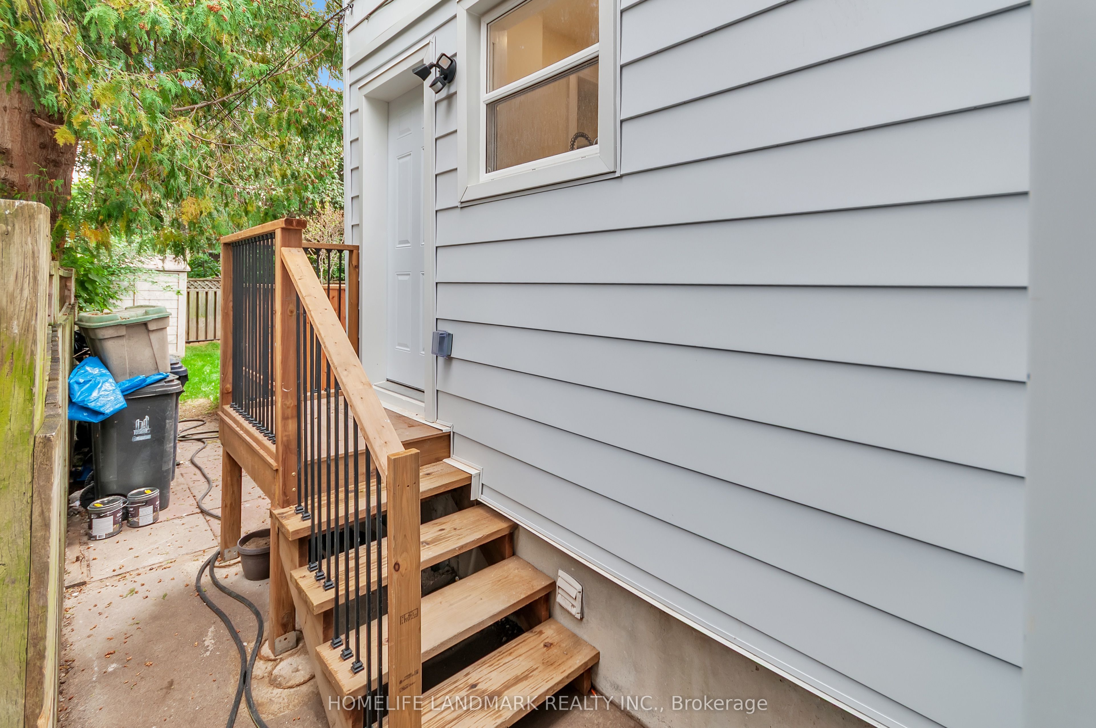 26 Queensdale Avenue