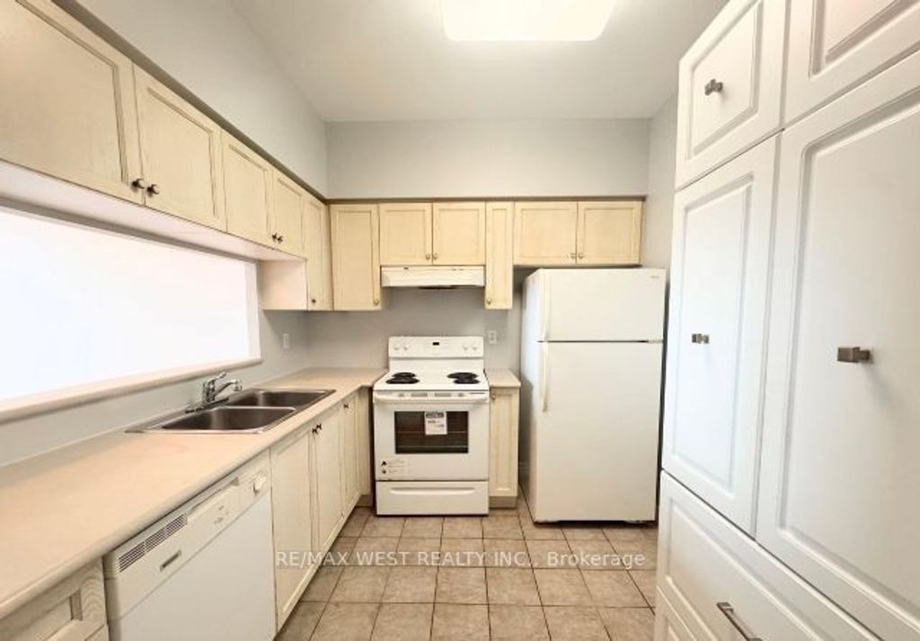 Photo of 1700 Eglinton Avenue #PH7, Toronto, ON M4A 2Z4 (MLS # C13475030)