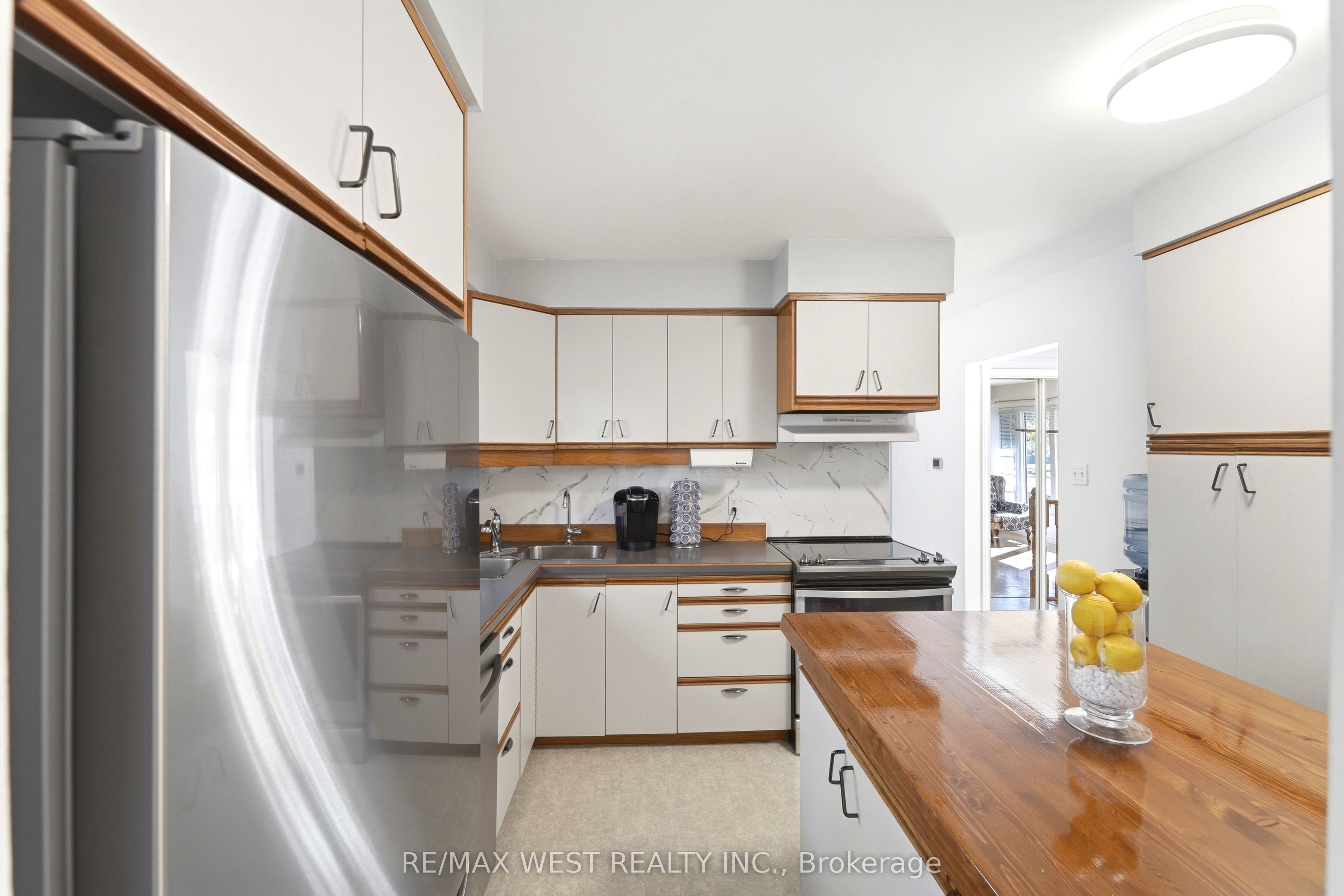 1380 Queen's Boulevard