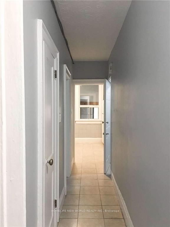 1104 College Street 2nd floor