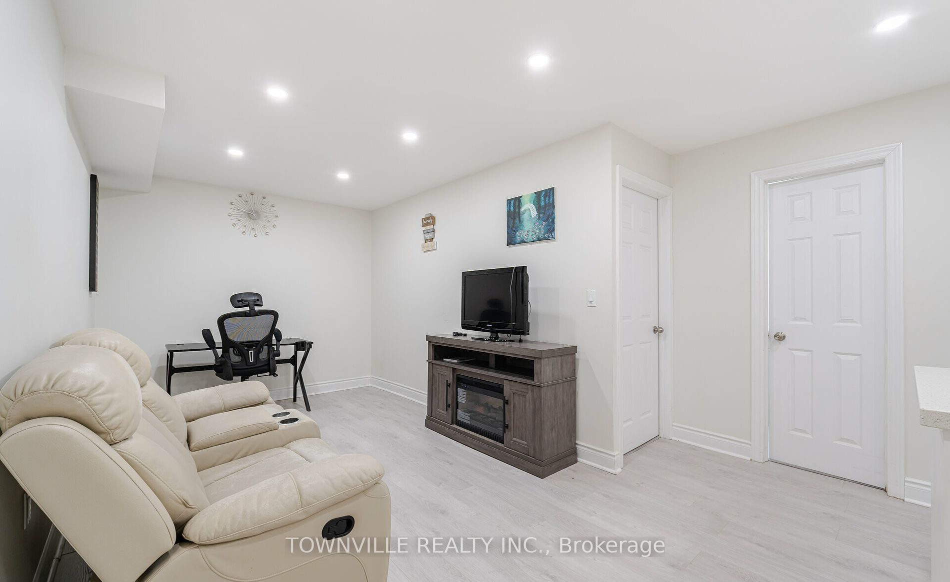 13 Lady Evelyn Crescent