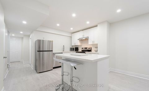 13 Lady Evelyn Crescent Brampton ON L6Y 6C7