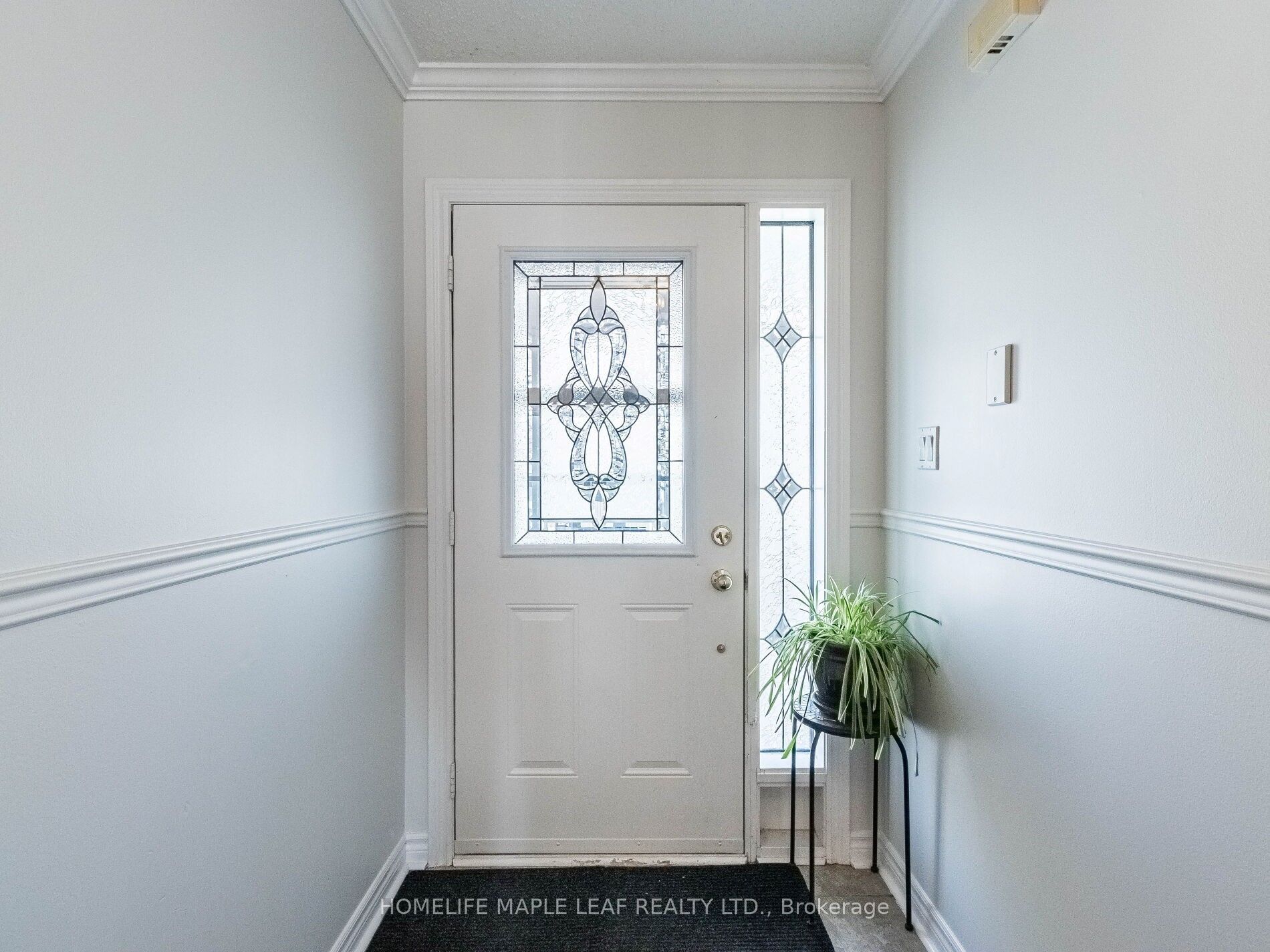 350 Lakebreeze Drive 8