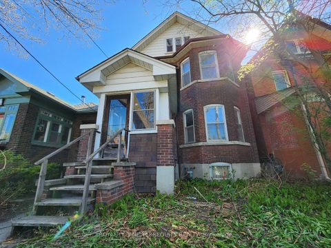 629 Durie Street Toronto ON M6S 3H2