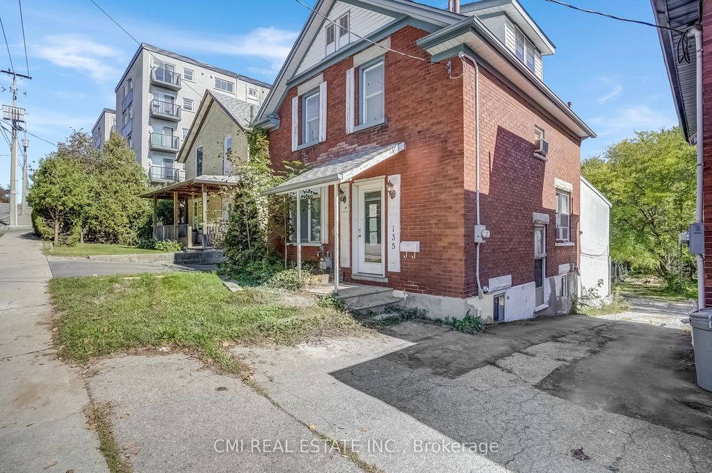 Photo of 135 Madison Avenue S, Kitchener, ON N2G 3M4 (MLS # X12754336)