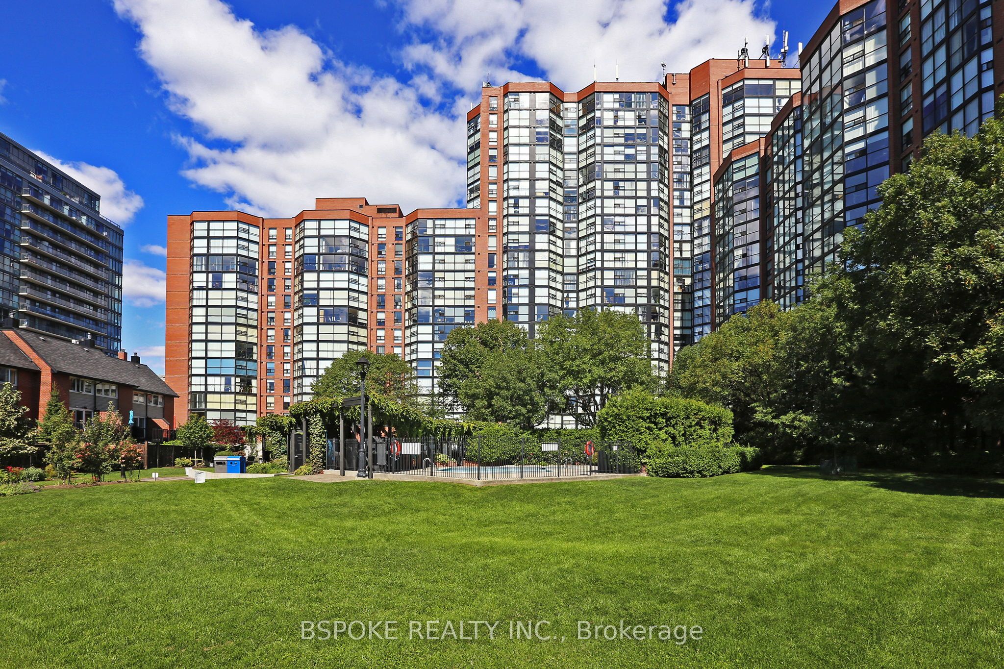 701 King Street W 307